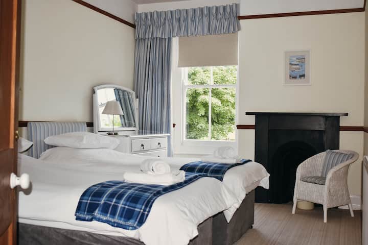 The 2nd twin room, light and airy