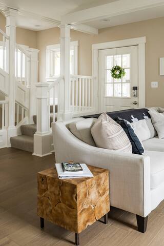 Charming Boxwood Cottage in Linden Hills gallery image 4