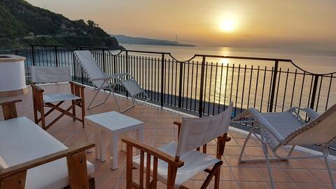 Prestigious penthouse with panoramic terrace
