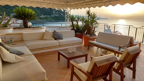 Prestigious penthouse with panoramic terrace