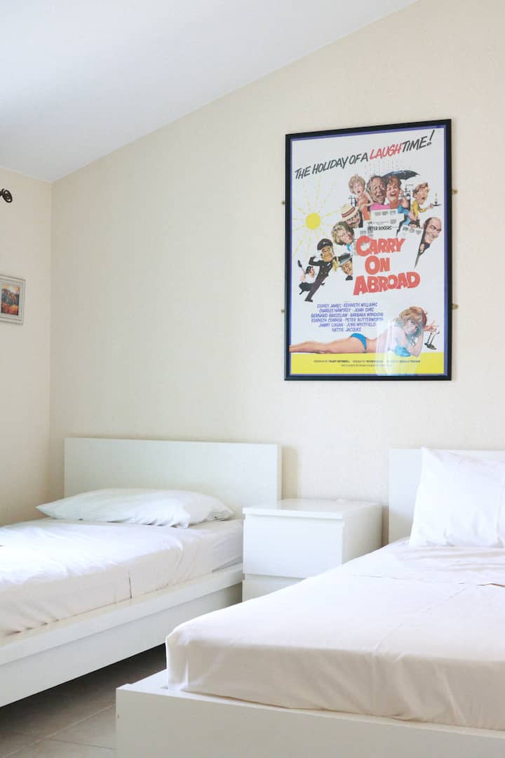 Front bedroom leading to front terrace and lounge -
Room size 9.85 m²