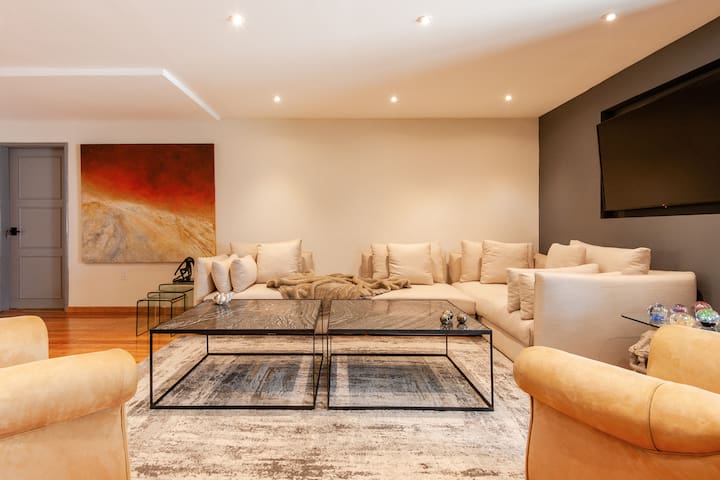 Luxury, Two bedroom Apt. -CASA MILTON-