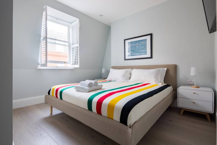 Incredible Leicester Sq 2BR – Terrace, Netflix & N gallery image 4