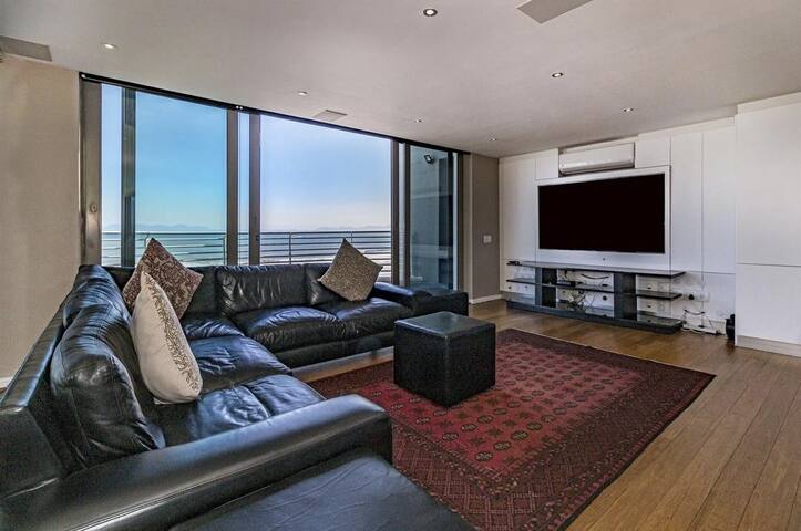 Awesome Beachfront Penthouse gallery image 5