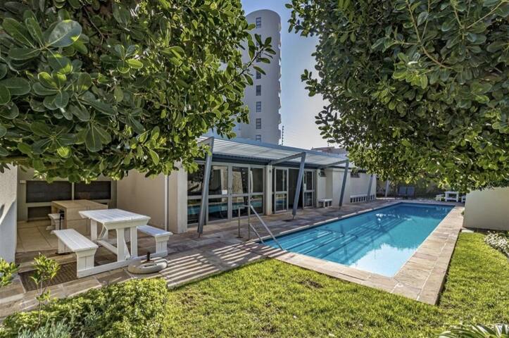 Awesome Beachfront Penthouse gallery image 4