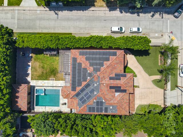 Elegant 7BR Spanish Villa w/Pool, Spa & Guesthouse gallery image 2