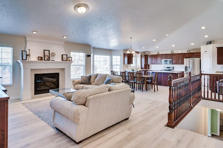 Family Reunion Favorite/ Fast Internet/Sleeps 16+
