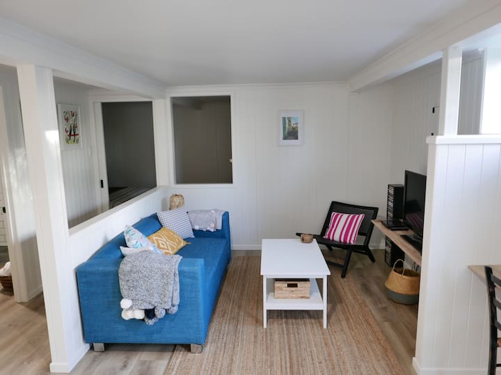 Self-contained Studio In Prime Riverside Location. - Maroochydore