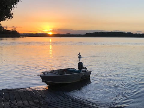 Stylish guest suite in peaceful riverside location