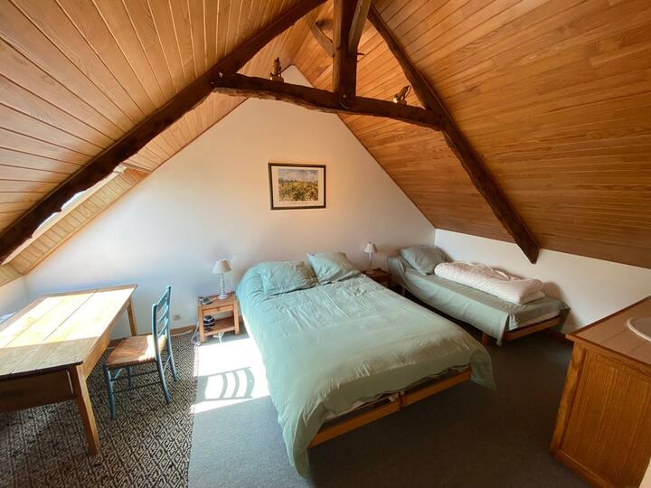 חדר שינה 1 מיטה  200x140 ומיטה אחת 190x90