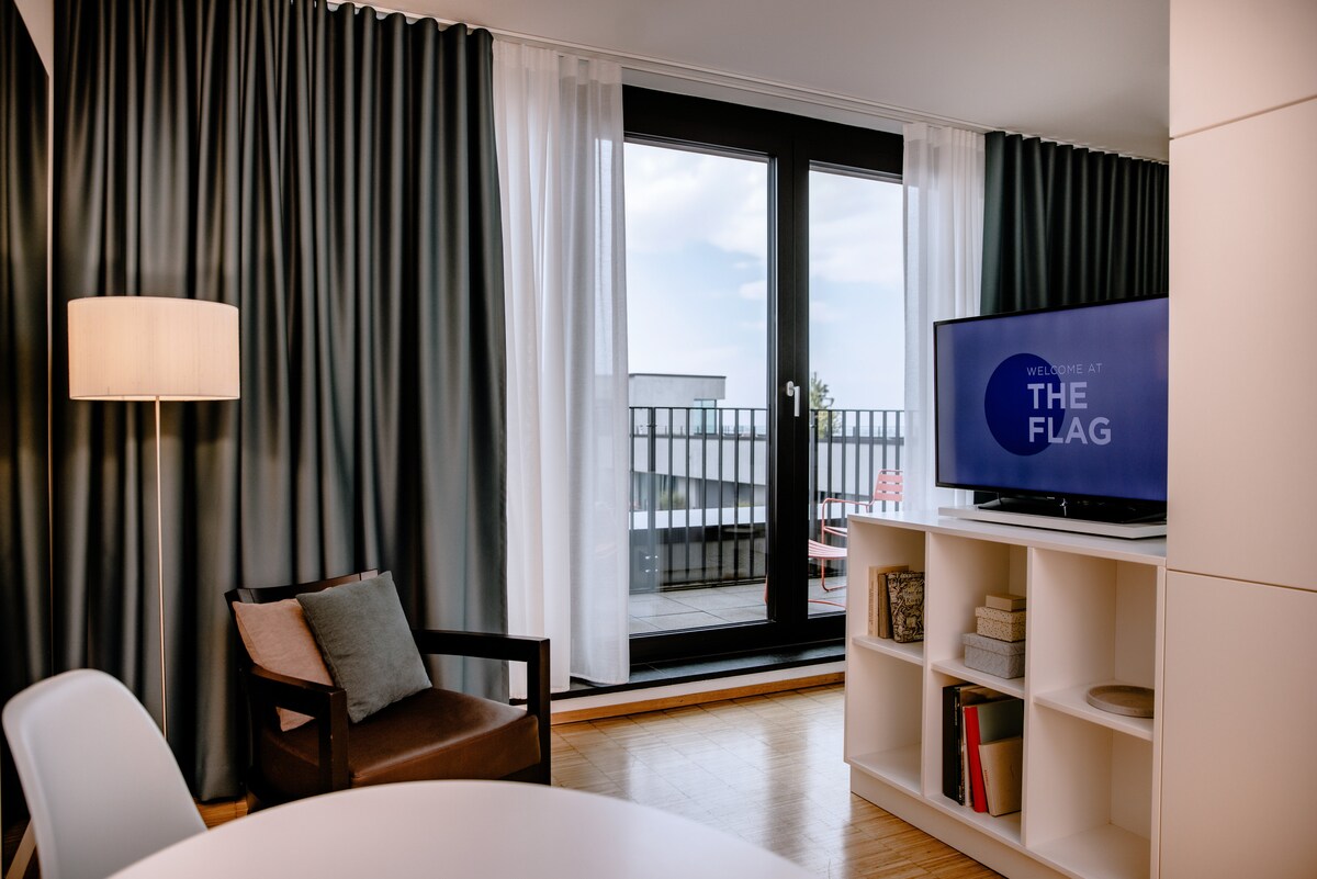 Successful Airbnb property: Double apartment high floor with large terrace in Alt Moosach