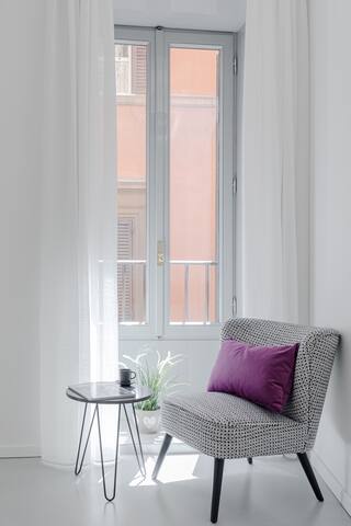 Modern apartment a few steps from TREVI Fountain gallery image 5