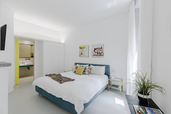 Modern apartment a few steps from TREVI Fountain gallery image 3