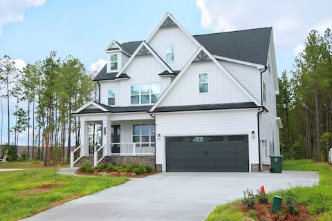 Luxe Cary Retreat | Cozy, Modern & Perfect Stay