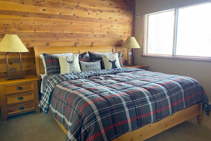 2nd Bedroom - King Bed, Upstairs