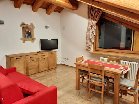 Annuncio Airbnb popolare: FIOCCO DI NEVE typical mountain accommodation a Cogne