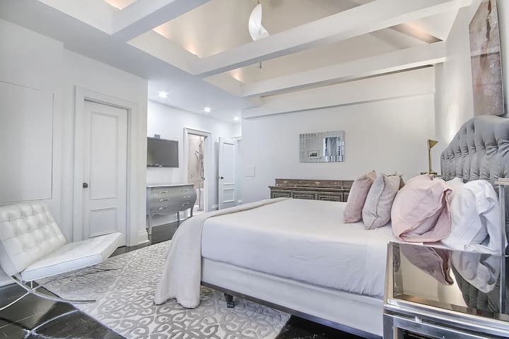 * Up-Scale LuXe ROSEdale April- May 35% 0FF !