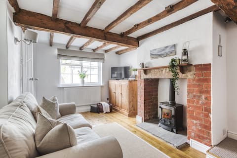 Luxury character cottage, close to The West Mill
