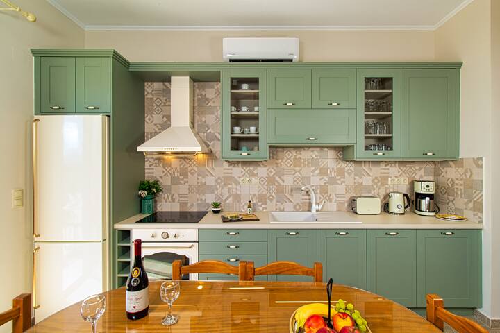 Luxury villa Liakos with pool & stunning sea views gallery image 3