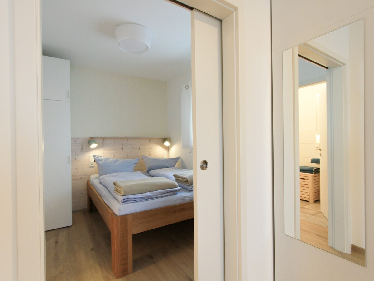 Slaapkamer vanuit de woonkamer