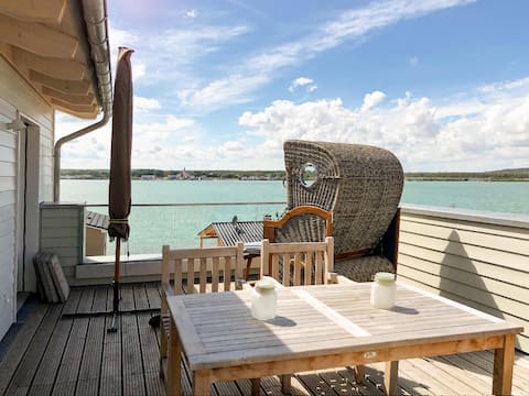 Panoramic lake view and rooftop terrace