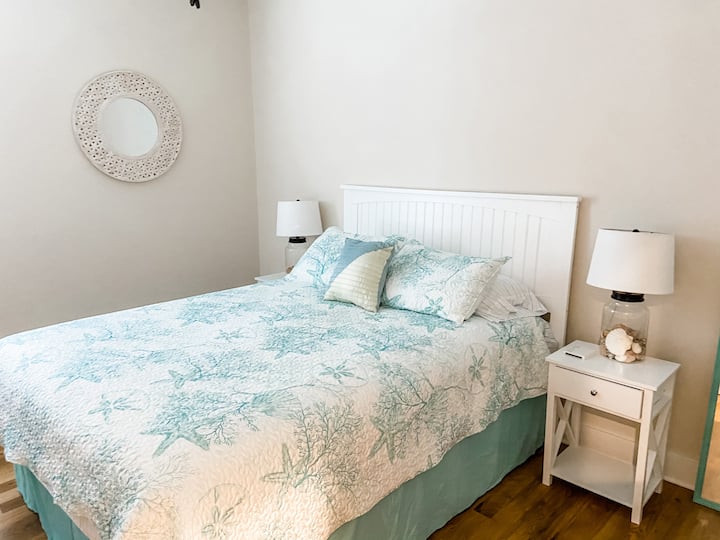 Hosťovská spálňa s manželskou posteľou