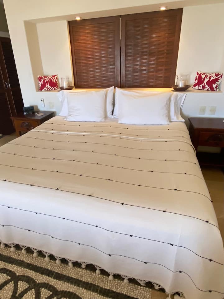 带阳台的楼上套房