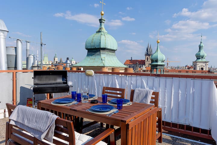 Central Old Town Apartment / roof Terrace sleeps 6