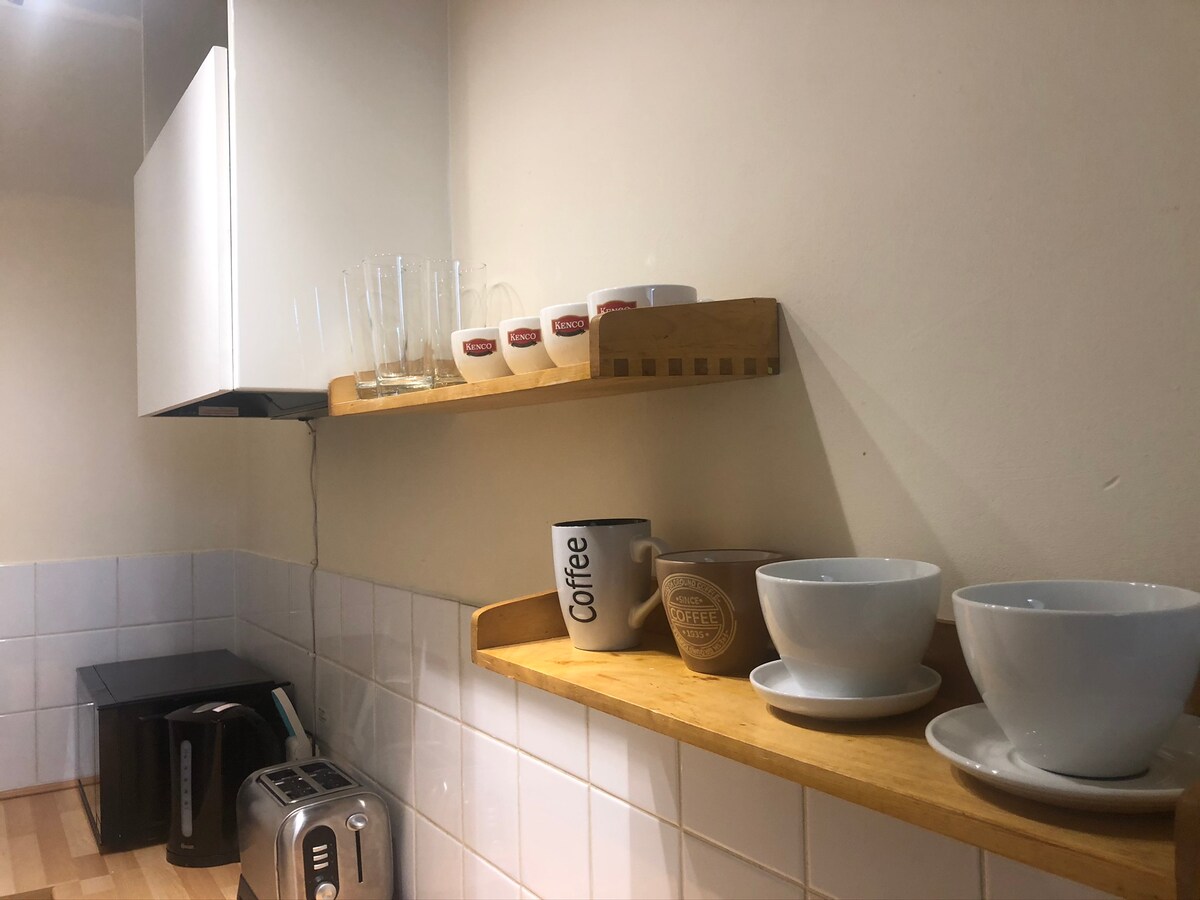 Top Airbnb: Marcela's Place -Private Cosy Studio near Heathrow in Iver