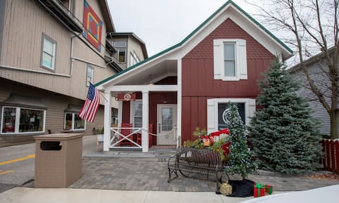 Ole Tin Rooster Sleeps 12+, Downtown NEW 4 Groups!