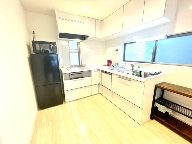 新築の綺麗な一軒家を貸切！ 3ベッドルーム＋LOFT(広々80㎡超！）東新宿ハウス gallery image 5