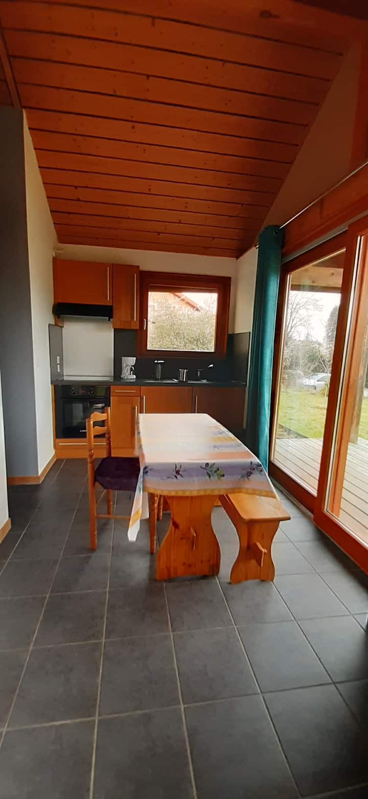 Domène : Joli Studio Avec Terrasse Et Vue. - Crolles