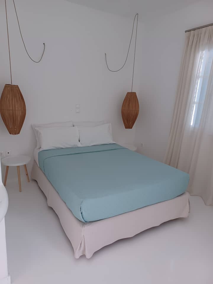 Helen Studios Deluxe Triple Room (2-3 People) - 낙소스 섬