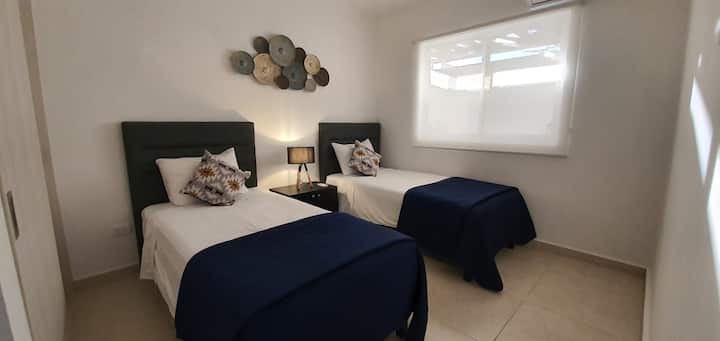 A/A y ventilador de techo a control remoto con vista a la pérgola