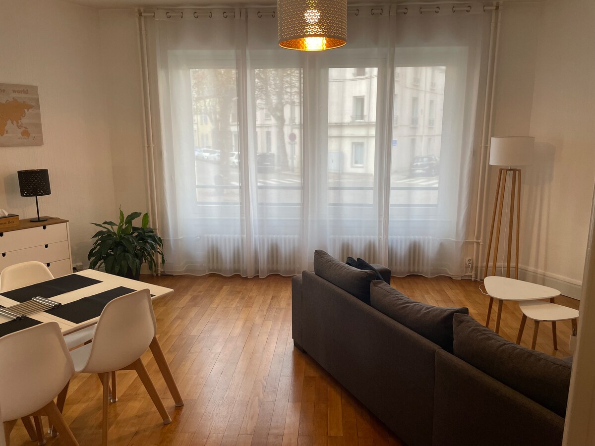 Annuncio Airbnb popolare: Beautiful 65 m2 apartment, close to Roanne train station and center a Roanne