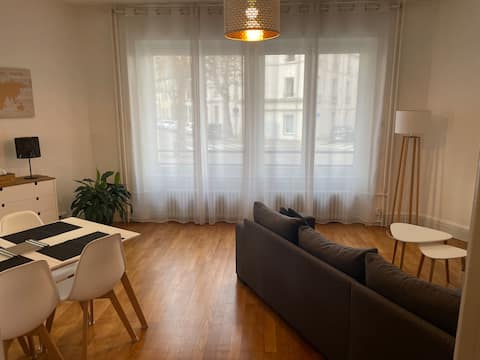 Popular Airbnb listing: Beautiful 65 m2 apartment, close to Roanne train station and center in Roanne