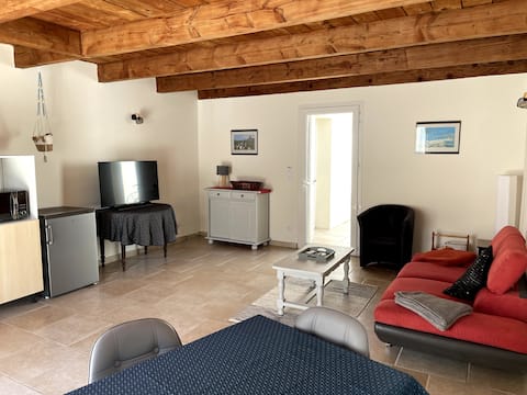 Luberon: a quiet place between Aix and Lourmarin.