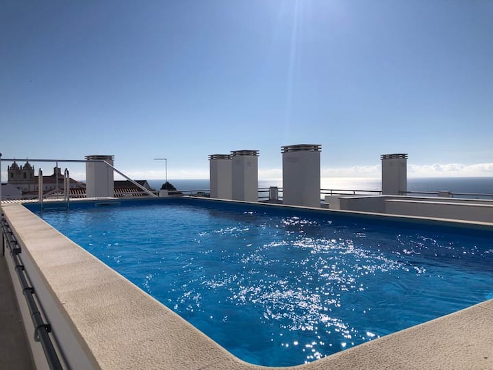 NEW 2020! 2 Bedroom Apartment with Roftoop Pool