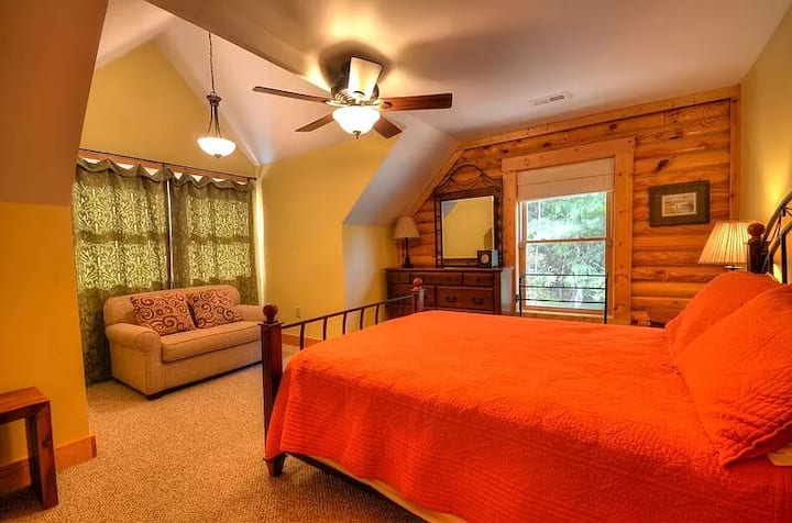 Საძინებელი #2 (მაღლა) საწოლი საწოლი ტყუპი დივნით