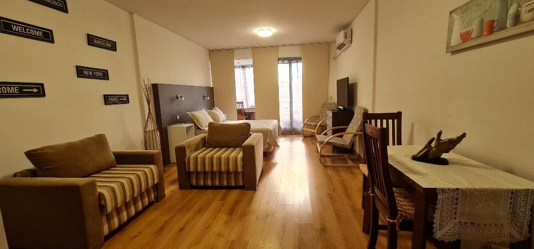 Top performing Airbnb: Big Apartment-Great Location-Beautiful pool in Monserrat