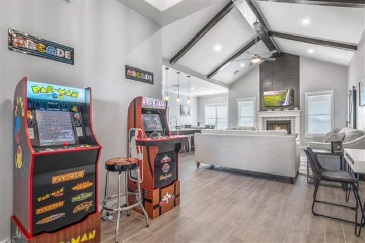 Винтидж класики, които ще осигурят часове забавление и развлечения за всички... от най - малките до най - старите! Включена е неограничена игра с минимален престой от 4 нощувки.