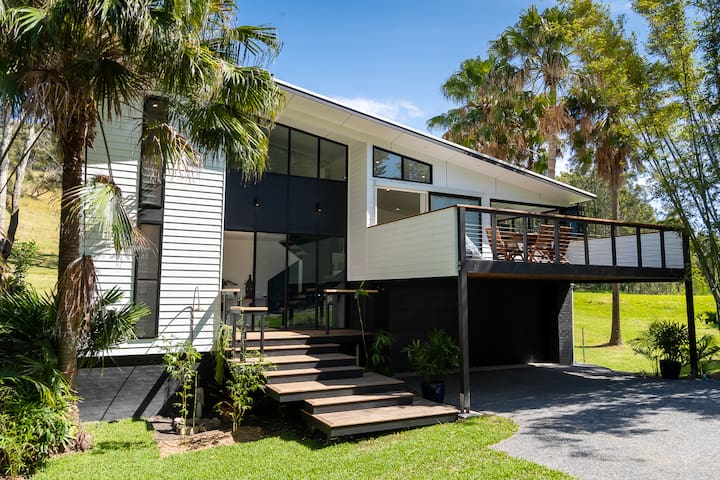 Bamboo Beach House (Linen included)