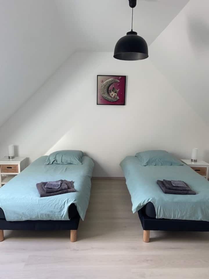 Izba 2 lôžka 1  osoba na poschodí
