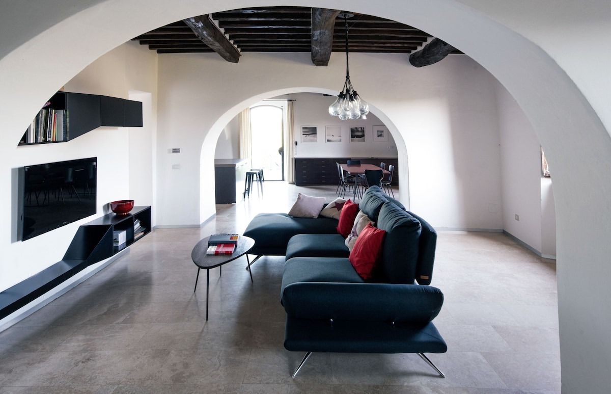 Annonce Airbnb populaire: CANONICA 43  Luxury villa in the heart of Tuscany à Colle Di Val D'elsa