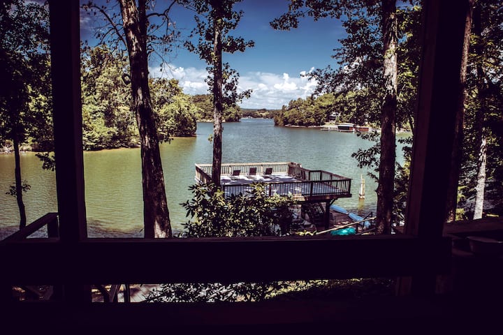 Lakefront Oasis: Dock, Porch, Kayaks, Gameroom