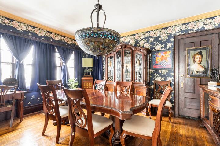 Rochester Royal Estate – 7 Beds, 5.5 Baths gallery image 3