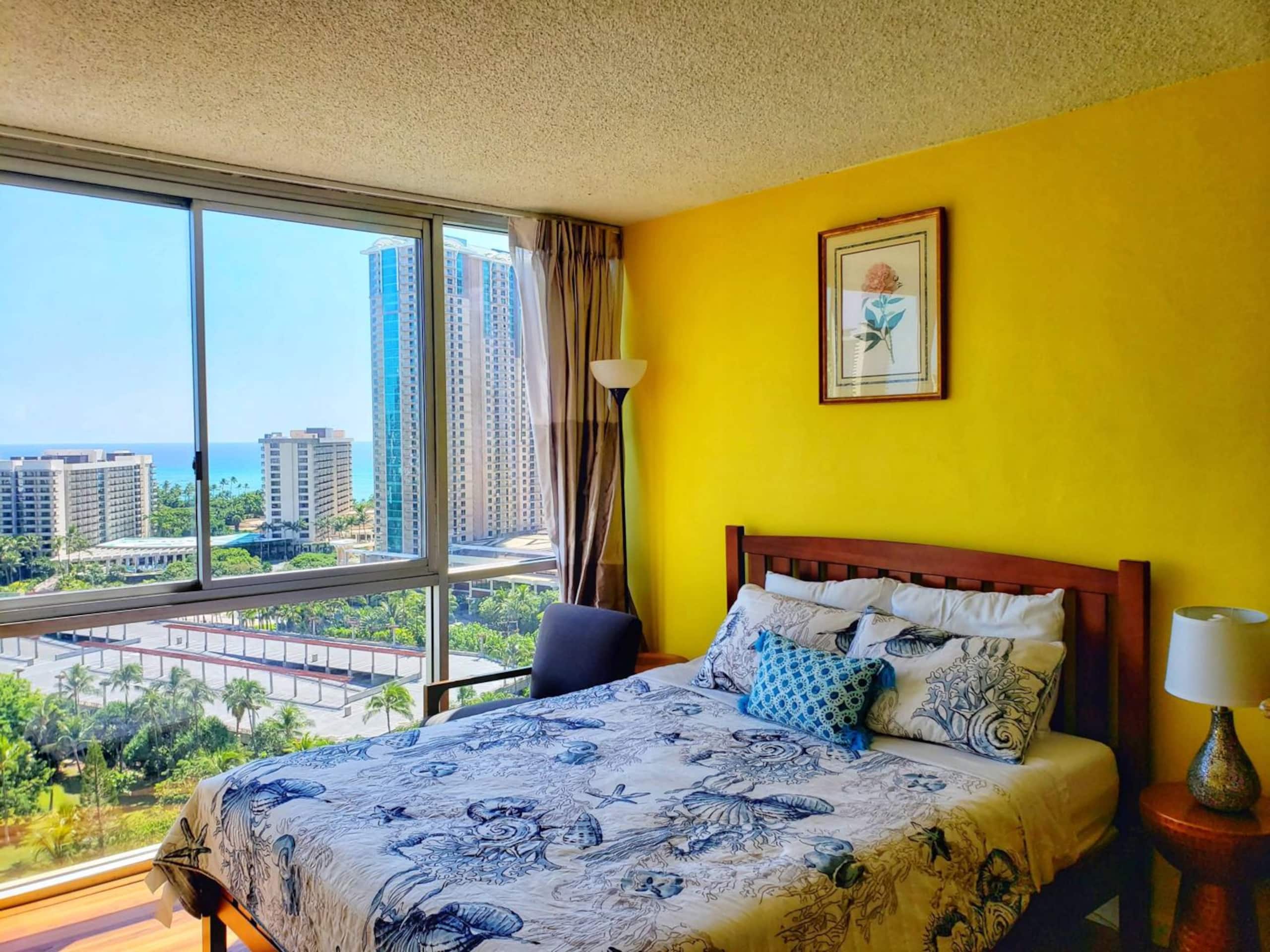 Condo in Honolulu · ★4.9 · 1 bedroom · 1 bed · 1 bath - Image 4