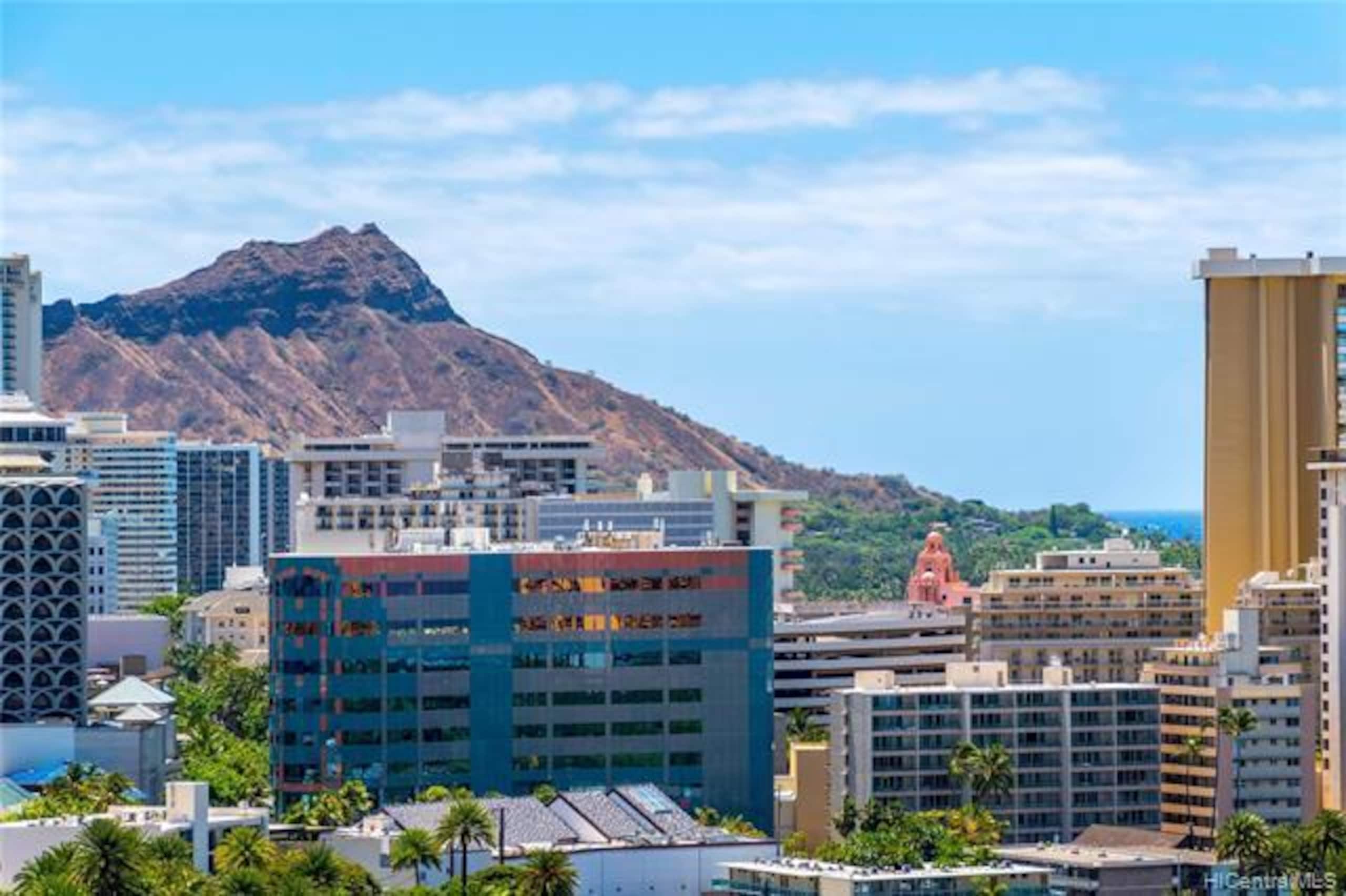 Condo in Honolulu · ★4.9 · 1 bedroom · 1 bed · 1 bath - Image 16