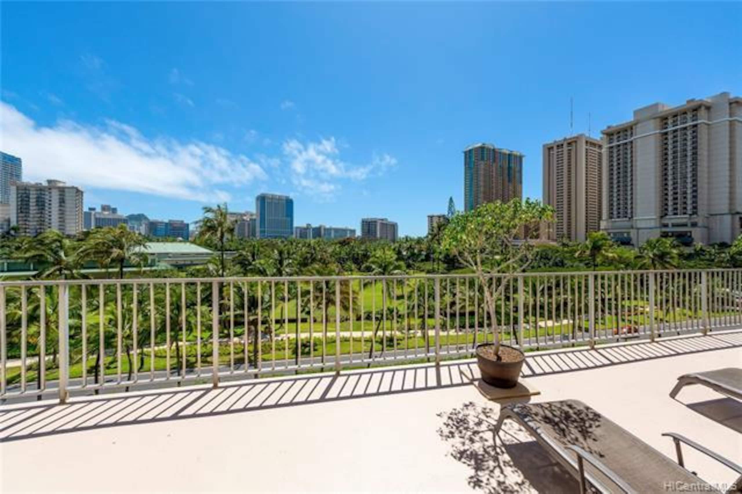 Condo in Honolulu · ★4.9 · 1 bedroom · 1 bed · 1 bath - Image 10