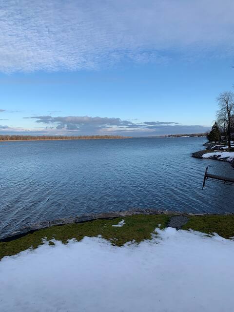 Dawsons Landing-Waterfront retreat 30min to Ottawa